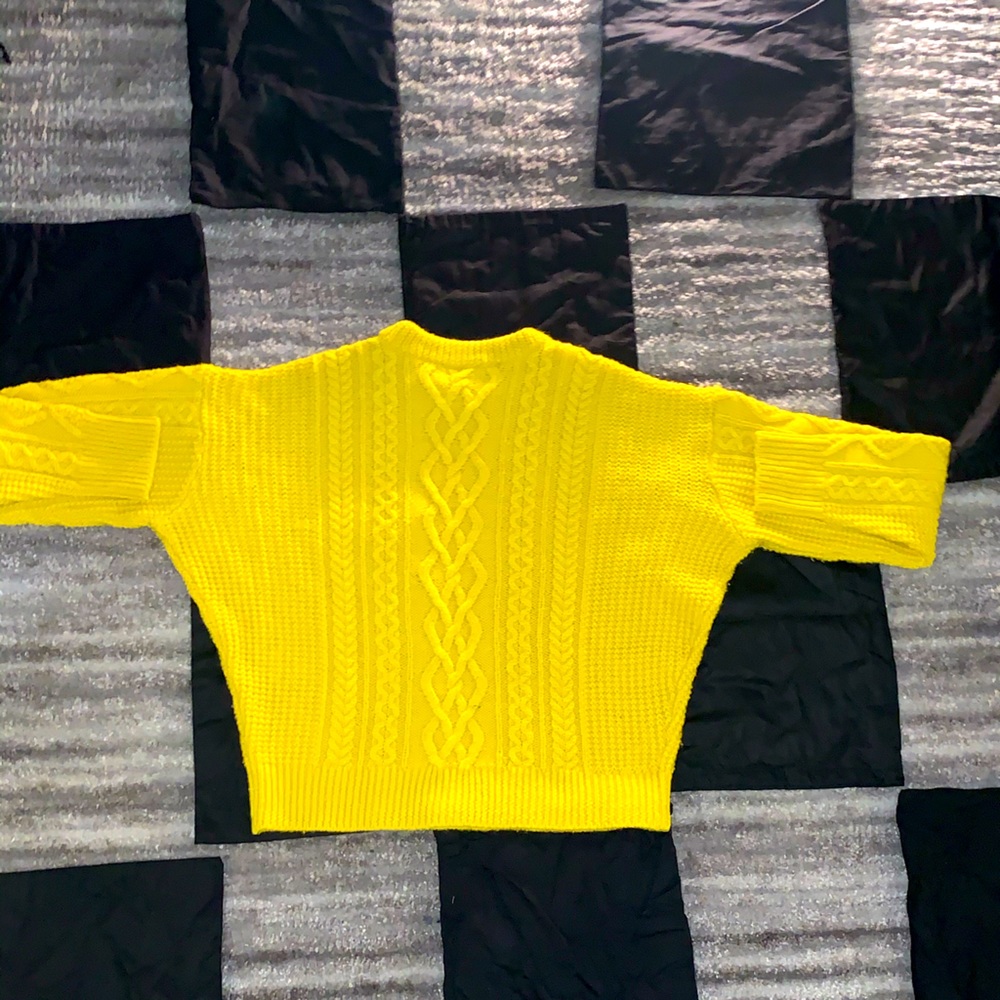 Wool knit sweater - yolo